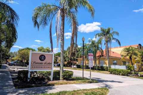 Condominio en alquiler en Sunrise, Florida, 2 dormitorios, 92.9 m2 № 1207291 - foto 1
