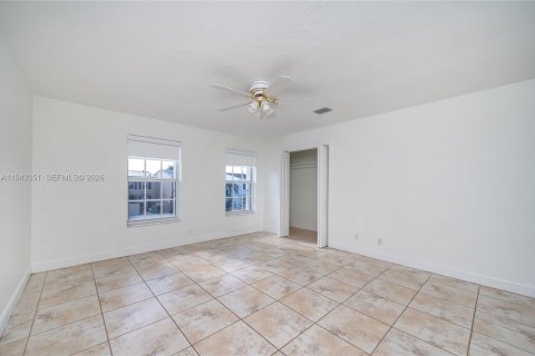 Touwnhouse à louer à Hialeah, Floride: 3 chambres, 120.03 m2 № 2000058 - photo 10