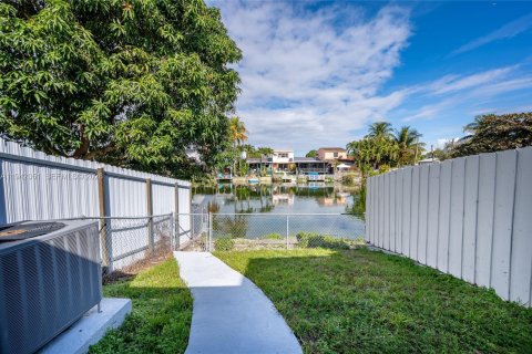 Touwnhouse à louer à Hialeah, Floride: 3 chambres, 120.03 m2 № 2000058 - photo 26
