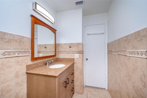 Touwnhouse à louer à Hialeah, Floride: 3 chambres, 120.03 m2 № 2000058 - photo 15