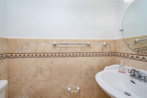 Touwnhouse à louer à Hialeah, Floride: 3 chambres, 120.03 m2 № 2000058 - photo 17