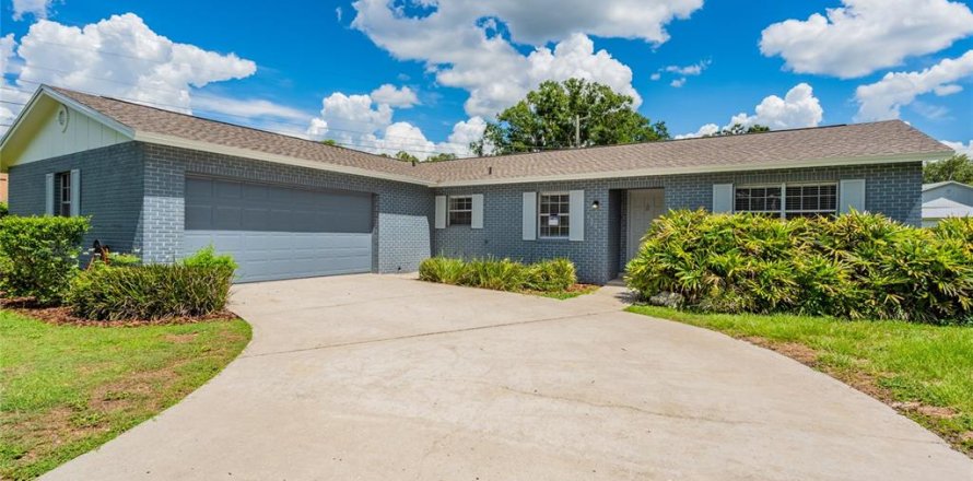 House in Lakeland, Florida 3 bedrooms, 154.12 sq.m. № 1805530