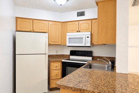 Condominio en alquiler en Orlando, Florida, 2 dormitorios, 76.18 m2 № 2411621 - foto 4