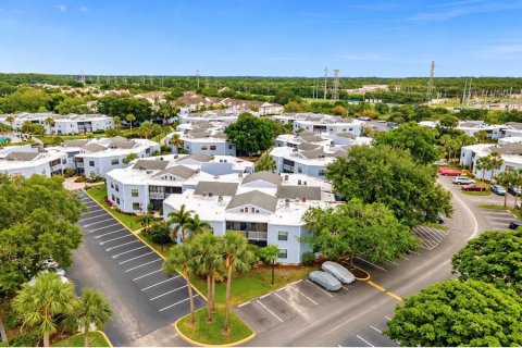 Condominio en Orlando, Florida, 2 dormitorios № 2411621