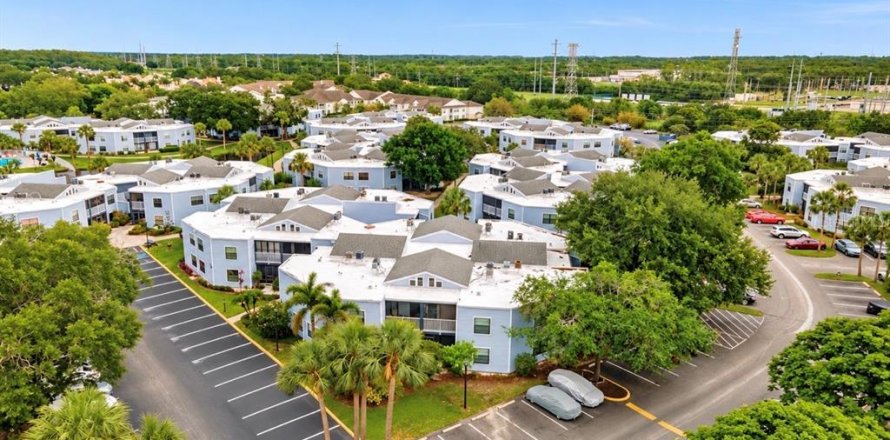 Condominio en Orlando, Florida, 2 dormitorios  № 2411621