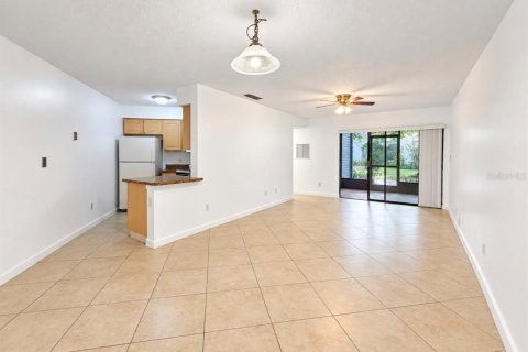 Condominio en alquiler en Orlando, Florida, 2 dormitorios, 76.18 m2 № 2411621 - foto 3