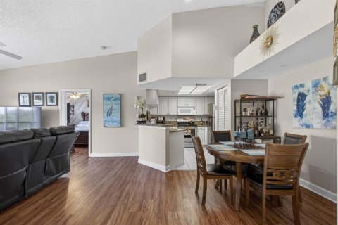 Condo in Royal Palm Beach, Florida, 2 bedrooms  № 2187460 - photo 15