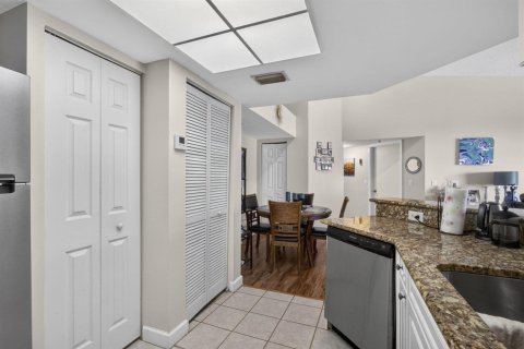 Condo in Royal Palm Beach, Florida, 2 bedrooms  № 2187460 - photo 23
