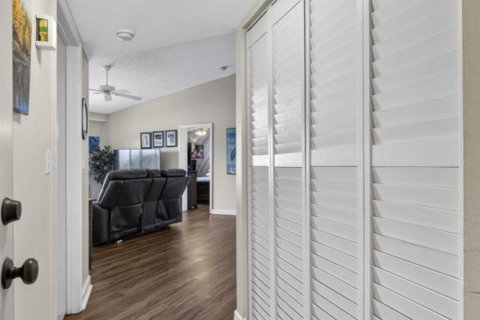 Condo in Royal Palm Beach, Florida, 2 bedrooms  № 2187460 - photo 7