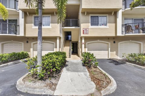 Condo in Royal Palm Beach, Florida, 2 bedrooms  № 2187460 - photo 3