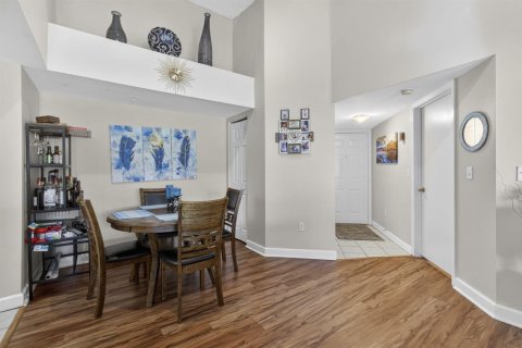 Condo in Royal Palm Beach, Florida, 2 bedrooms  № 2187460 - photo 17