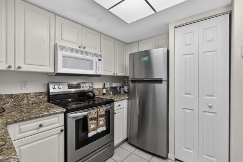 Condo in Royal Palm Beach, Florida, 2 bedrooms  № 2187460 - photo 24
