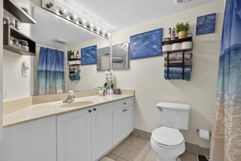 Condo in Royal Palm Beach, Florida, 2 bedrooms  № 2187460 - photo 12