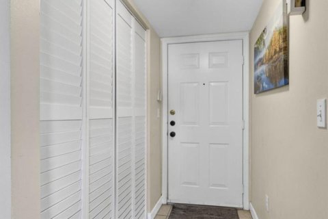 Condo in Royal Palm Beach, Florida, 2 bedrooms  № 2187460 - photo 8