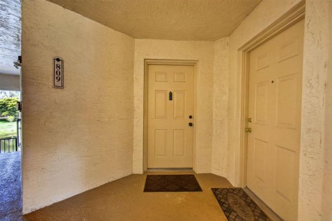 Condo in Royal Palm Beach, Florida, 2 bedrooms  № 2187460 - photo 5