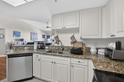 Condo in Royal Palm Beach, Florida, 2 bedrooms  № 2187460 - photo 22