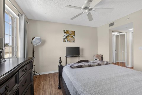 Condo in Royal Palm Beach, Florida, 2 bedrooms  № 2187460 - photo 11