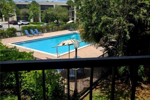 Condominio en alquiler en Miami, Florida, 2 dormitorios, 89.65 m2 № 1794815 - foto 14