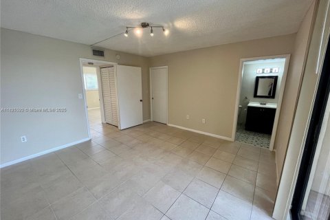 Condominio en alquiler en Miami, Florida, 2 dormitorios, 89.65 m2 № 1794815 - foto 8