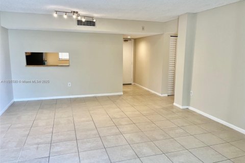 Condominio en alquiler en Miami, Florida, 2 dormitorios, 89.65 m2 № 1794815 - foto 9