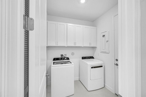 Villa ou maison à louer à St. Lucie, Floride: 4 chambres, 168.06 m2 № 2390169 - photo 12