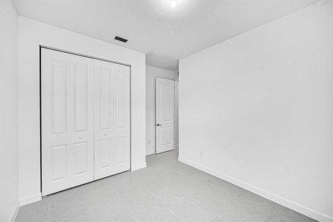 Villa ou maison à louer à St. Lucie, Floride: 4 chambres, 168.06 m2 № 2390169 - photo 11