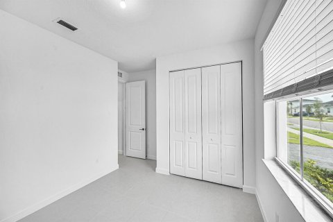 Villa ou maison à louer à St. Lucie, Floride: 4 chambres, 168.06 m2 № 2390169 - photo 6