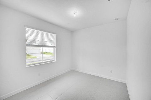 Villa ou maison à louer à St. Lucie, Floride: 4 chambres, 168.06 m2 № 2390169 - photo 5