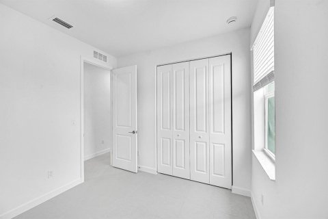 Villa ou maison à louer à St. Lucie, Floride: 4 chambres, 168.06 m2 № 2390169 - photo 9