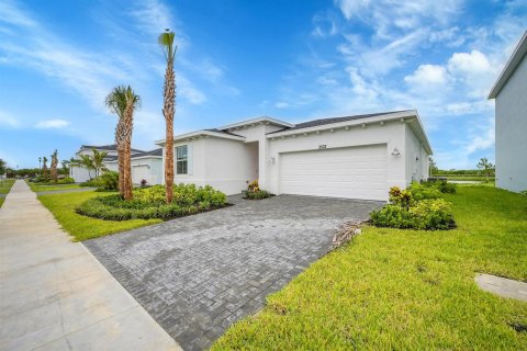 Villa ou maison à louer à St. Lucie, Floride: 4 chambres, 168.06 m2 № 2390169 - photo 2