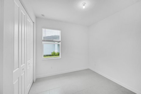 Villa ou maison à louer à St. Lucie, Floride: 4 chambres, 168.06 m2 № 2390169 - photo 8