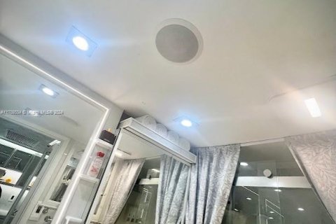 Condominio en venta en Sunny Isles Beach, Florida, 1 dormitorio, 33.44 m2 № 1959981 - foto 15