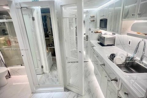 Condominio en venta en Sunny Isles Beach, Florida, 1 dormitorio, 33.44 m2 № 1959981 - foto 2