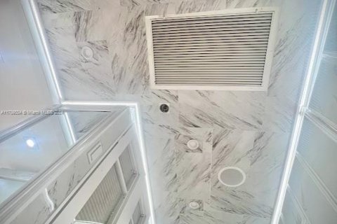 Condominio en venta en Sunny Isles Beach, Florida, 1 dormitorio, 33.44 m2 № 1959981 - foto 10