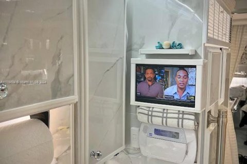 Condominio en venta en Sunny Isles Beach, Florida, 1 dormitorio, 33.44 m2 № 1959981 - foto 5