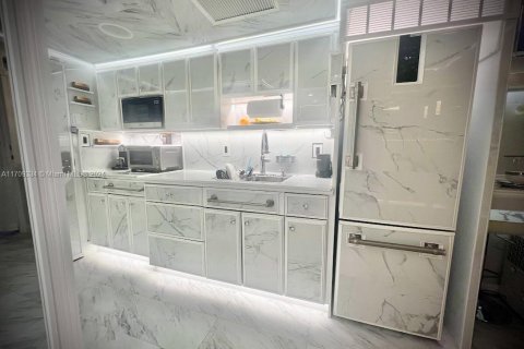 Condominio en venta en Sunny Isles Beach, Florida, 1 dormitorio, 33.44 m2 № 1959981 - foto 1