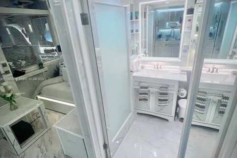 Condominio en venta en Sunny Isles Beach, Florida, 1 dormitorio, 33.44 m2 № 1959981 - foto 14