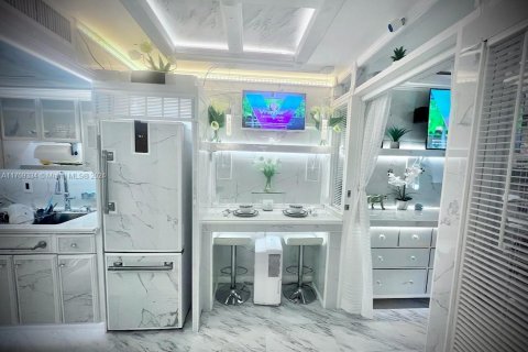 Condominio en venta en Sunny Isles Beach, Florida, 1 dormitorio, 33.44 m2 № 1959981 - foto 6