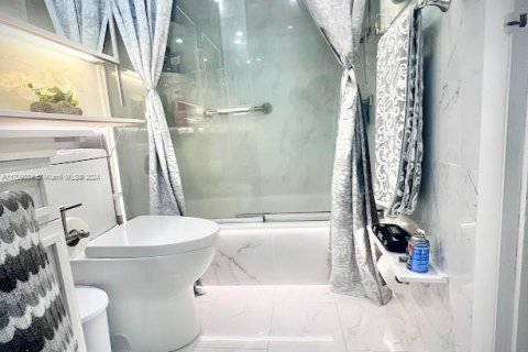 Condominio en venta en Sunny Isles Beach, Florida, 1 dormitorio, 33.44 m2 № 1959981 - foto 13