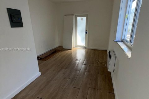 Снять в аренду квартиру в Майами-Бич, Флорида 1 спальня, 702.16м2, № 2005561 - фото 2