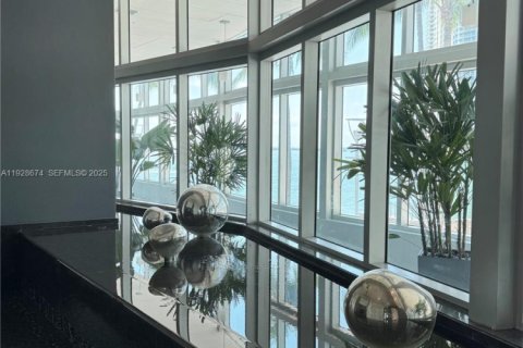 Condo in Miami, Florida, 1 bedroom  № 2039705 - photo 22