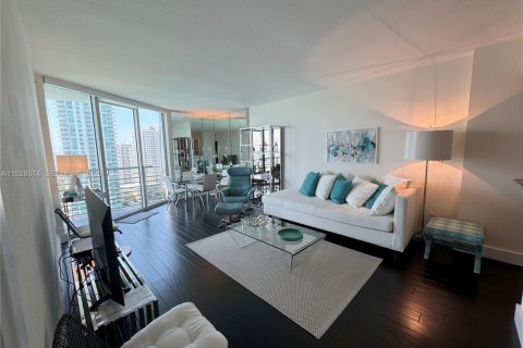 Condo in Miami, Florida, 1 bedroom  № 2039705 - photo 8