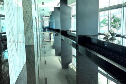 Condo in Miami, Florida, 1 bedroom  № 2039705 - photo 21