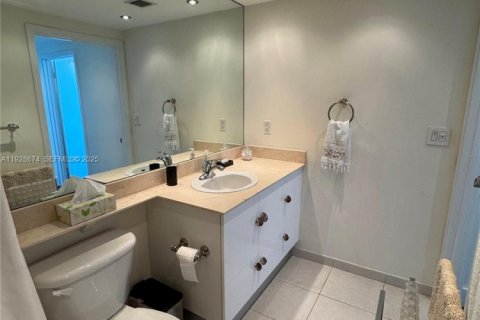 Condo in Miami, Florida, 1 bedroom  № 2039705 - photo 16
