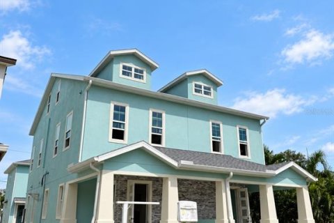 Duplex à vendre à Saint Petersburg, Floride: 3 chambres, 190.17 m2 № 2380480 - photo 2
