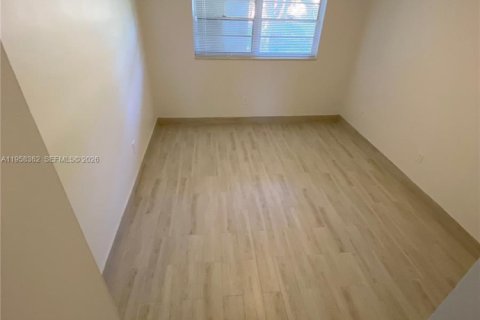 Apartment in Miramar, Florida 2 bedrooms, 74.32 sq.m. № 2020763 - photo 4