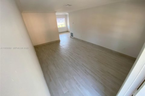 Apartment in Miramar, Florida 2 bedrooms, 74.32 sq.m. № 2020763 - photo 2