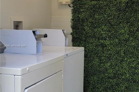 Apartment in Miramar, Florida 2 bedrooms, 74.32 sq.m. № 2020763 - photo 9