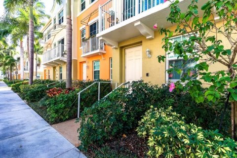 Adosado en venta en Lantana, Florida, 3 dormitorios, 149.85 m2 № 2147165 - foto 3