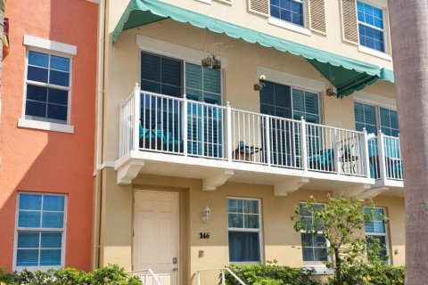 Adosado en Lantana, Florida 3 dormitorios, 149.85 m2 № 2147165